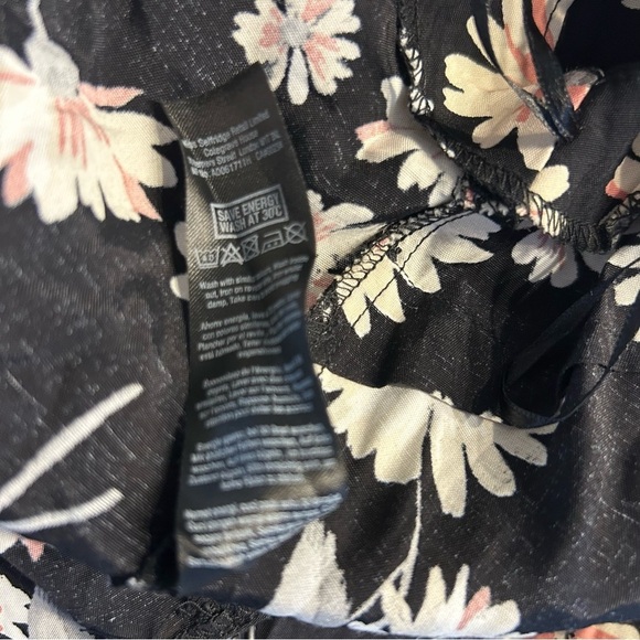 Miss Selfridge Black Floral Daisy Print 2-Piece Outfit w/ Crop Top, Shorts Sz 2 - Picture 8 of 13